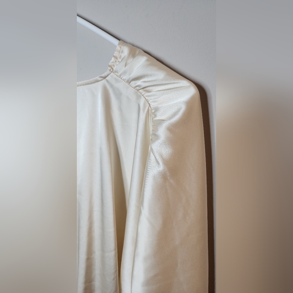 NWOT Gorgeous White Blouse - Picture 4 of 11